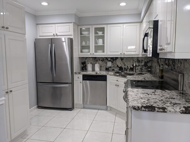 Building Photo - 90 SW 5th Ave