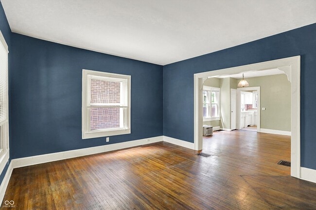 Building Photo - 626 N Riley Ave