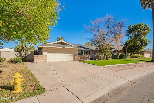 Building Photo - 650 E Malibu Dr