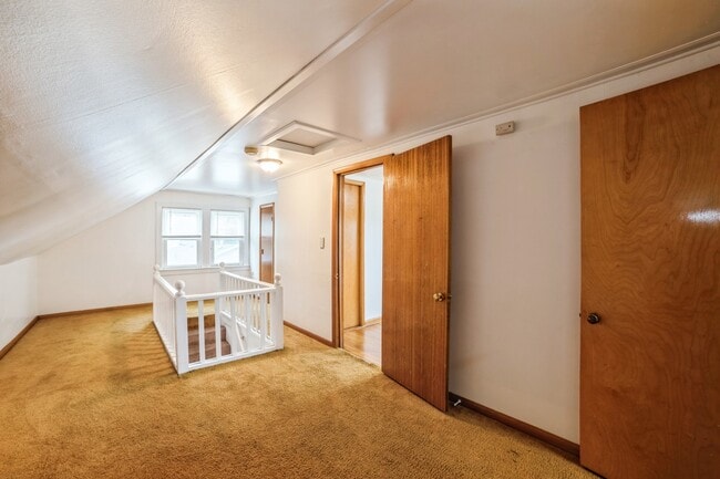 Building Photo - 1282 River Dr