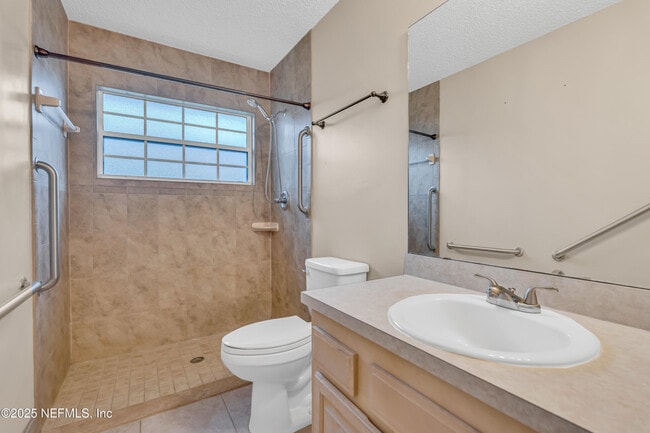 Building Photo - 2409 Cool Springs Dr S