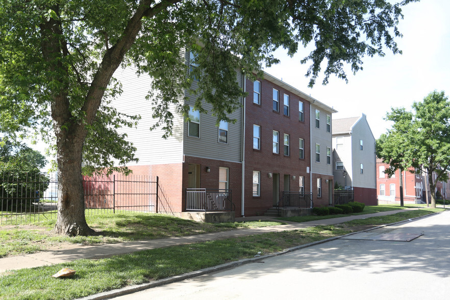 Primary Photo - College Hill Apartments