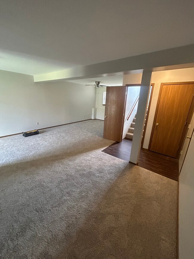 Building Photo - 555 Whitegate Dr