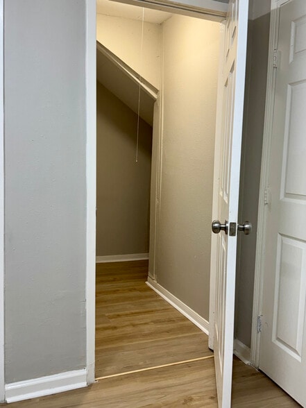 Building Photo - 804 Pearl St