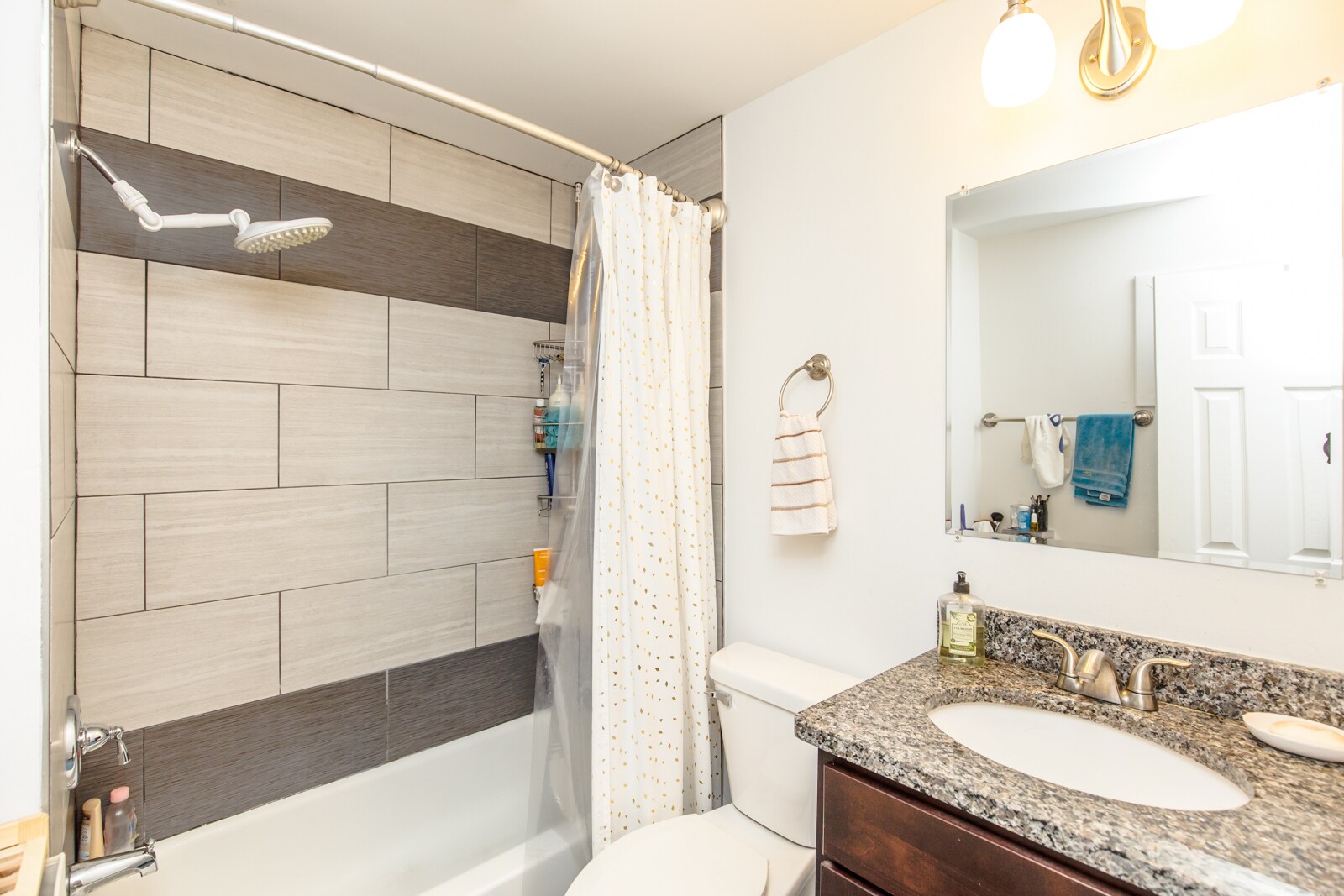 Building Photo - 3311 N Hoyne Ave