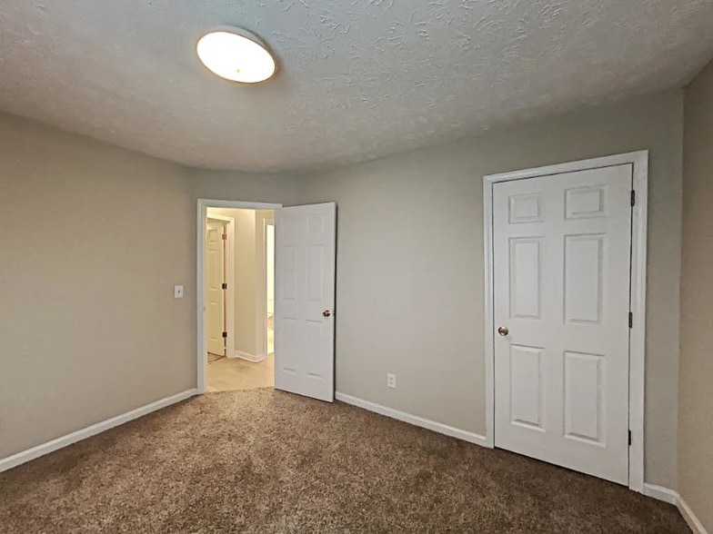 Building Photo - 2700 Cedar Trace Dr