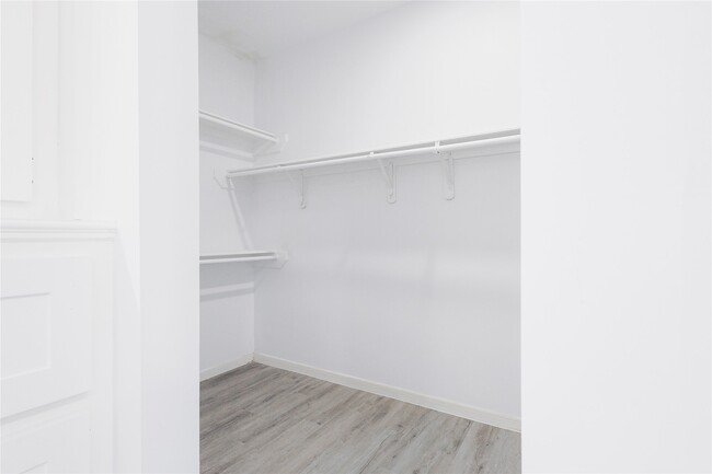 Building Photo - 17527 Sandy Cliffs Dr