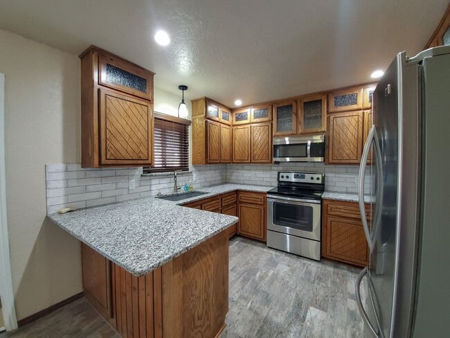 Building Photo - 3 bedroom 2 bath home in Shawnee