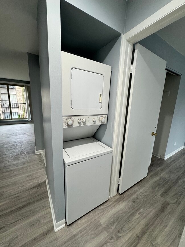 Building Photo - 1920 Cherry Ln