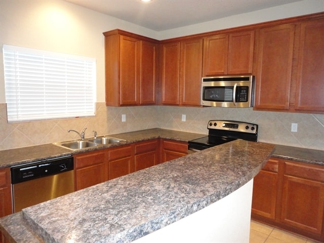 Building Photo - 9811 Rainbow Crk