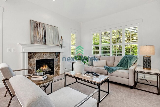 Building Photo - Spacious Home in Desirable Bellevue Neighb...