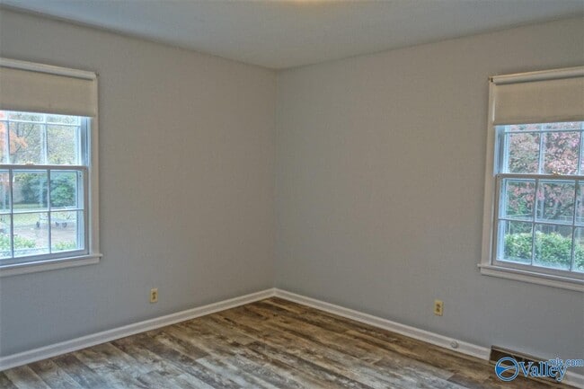 Building Photo - 209 Winthrop Dr SW