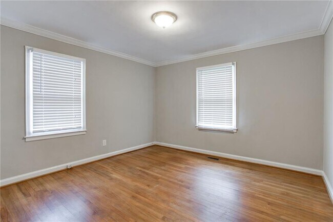 Building Photo - 1640 Belle Isle Cir NE