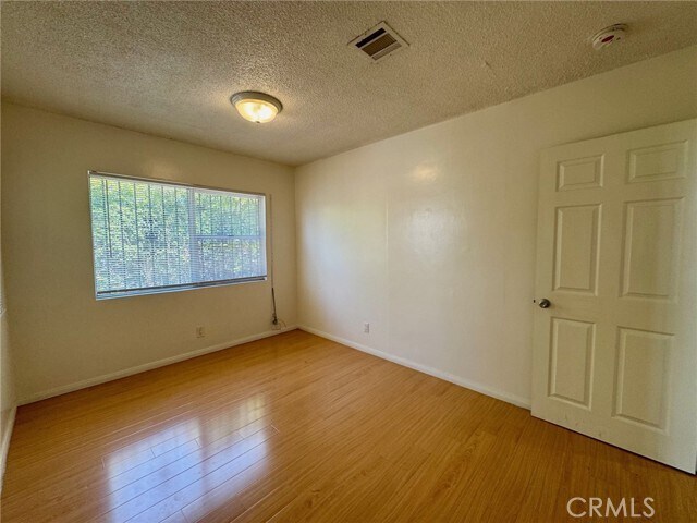 Building Photo - 1372 W 36th St