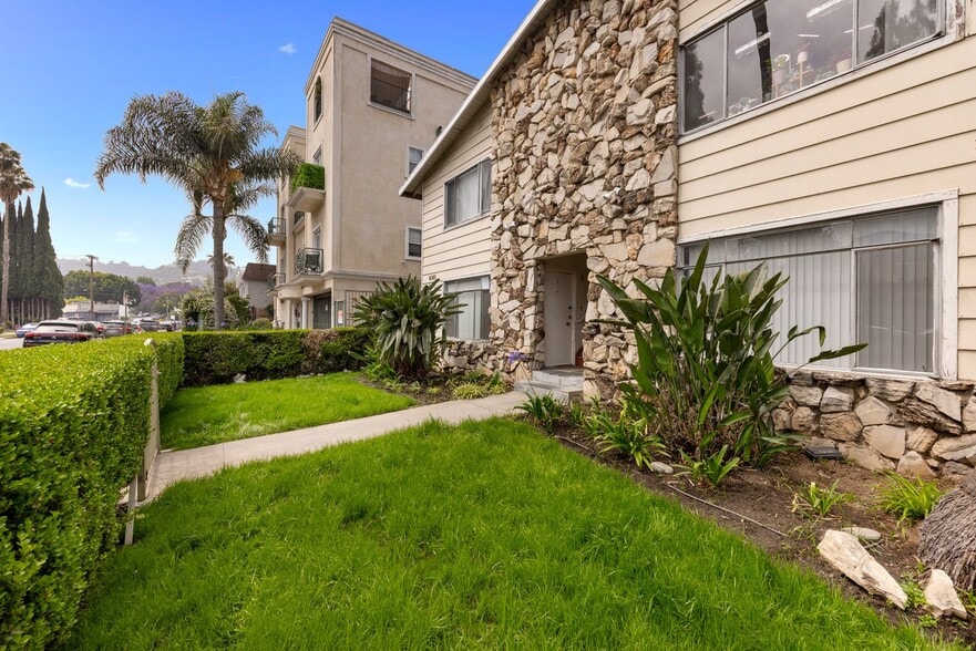 Building Photo - 4345 Ventura Canyon Ave