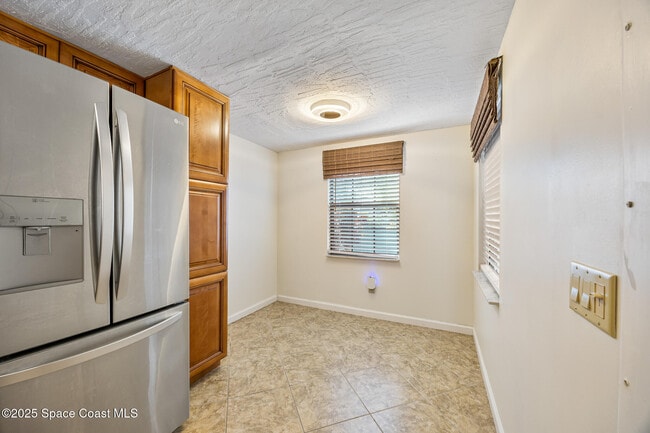 Building Photo - 194 Queens Ct