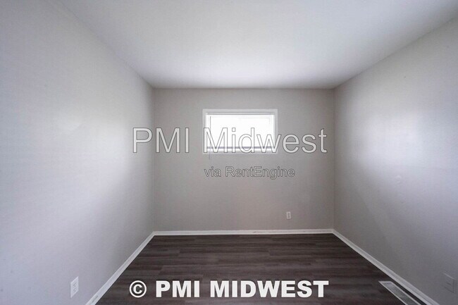 Building Photo - 4939 Katherine Dr
