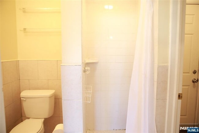 Building Photo - 2A Harvey Ave