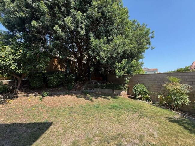 Building Photo - White Picket Fence Home in Irvine