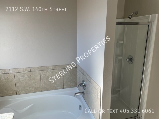 Building Photo - 2112 SW 140th St