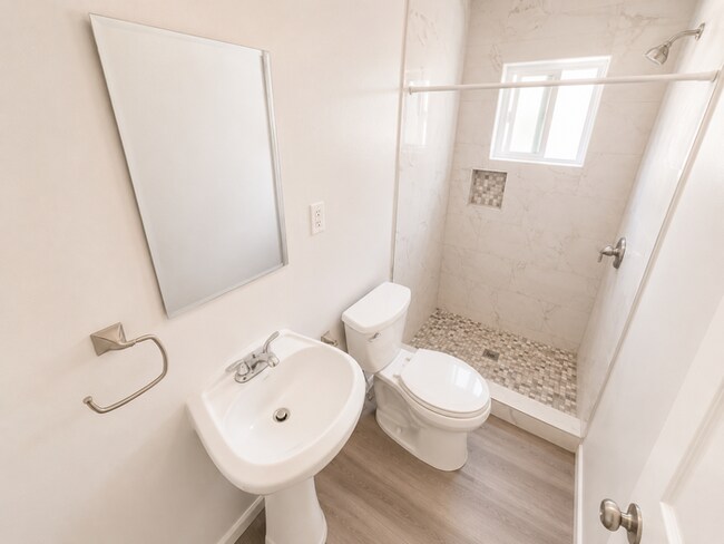Building Photo - Completely remodeled 3bd 2ba. home in Pacific Beach ! Must see!