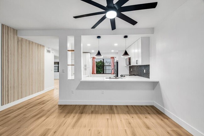 Building Photo - 6670 Villa Sonrisa Dr