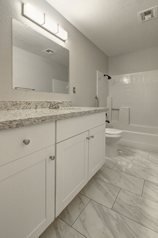 Building Photo - HUGE House In Tempe Close to ASU