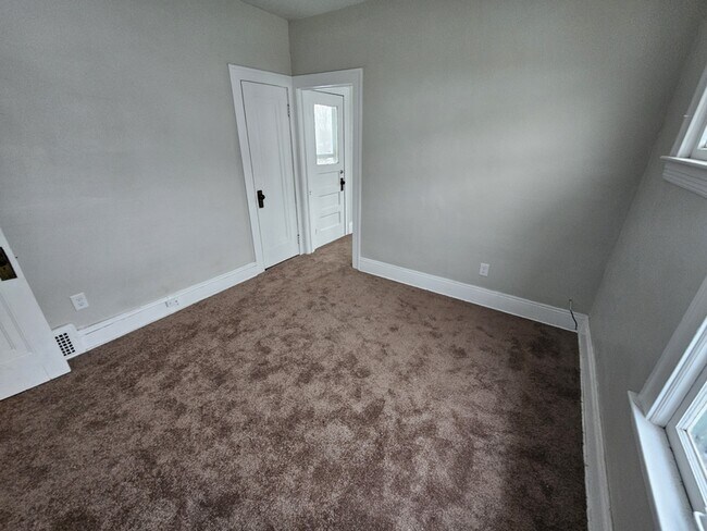 Building Photo - 3378 E 134th St