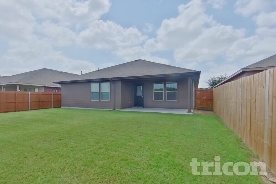 Building Photo - 10502 Ft Cibolo Trl