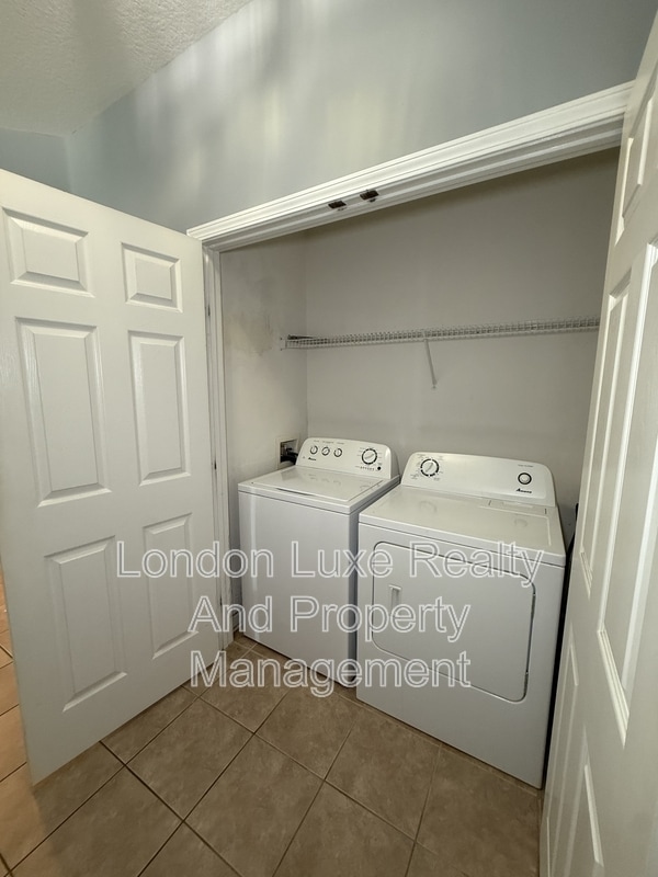 Building Photo - 7990 Baymeadows Rd