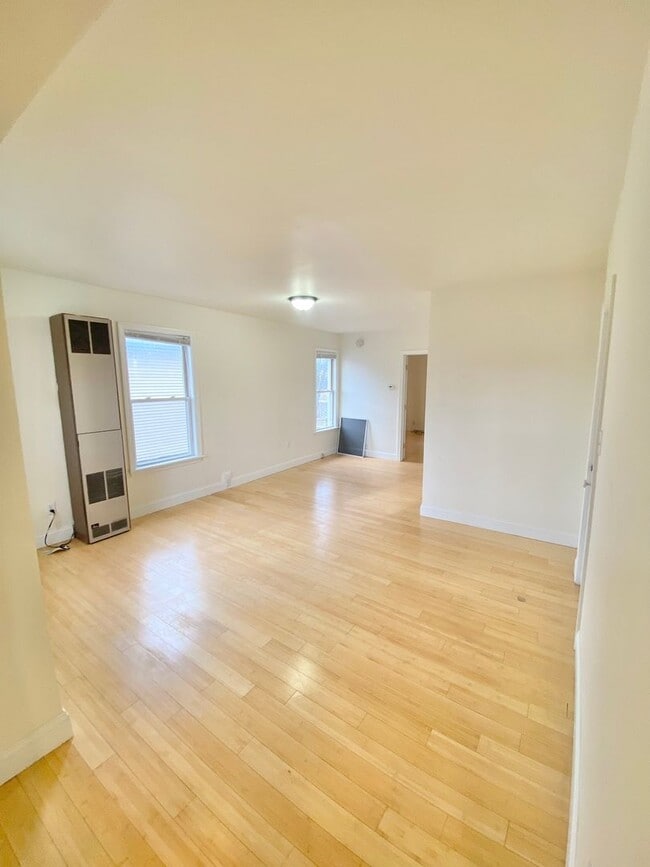 Building Photo - 81-83 Monroe Street