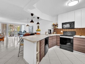 Building Photo - 1770 NE 191st St