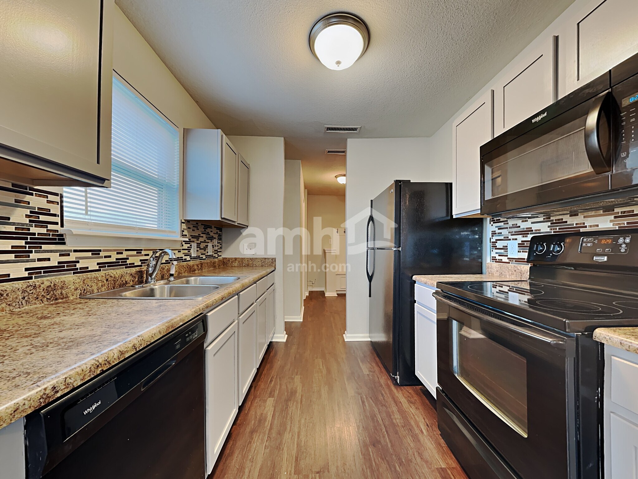 Building Photo - 1141 Central Park Dr