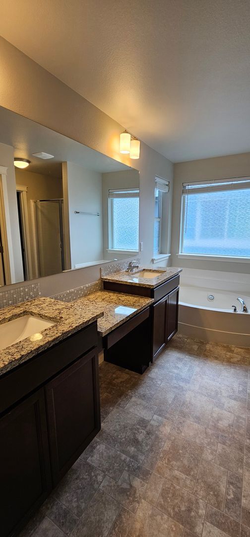 Building Photo - Two-Story Bremerton Home