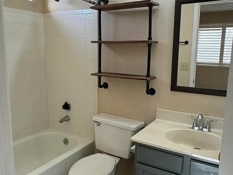 Building Photo - 15002 S 27th Way