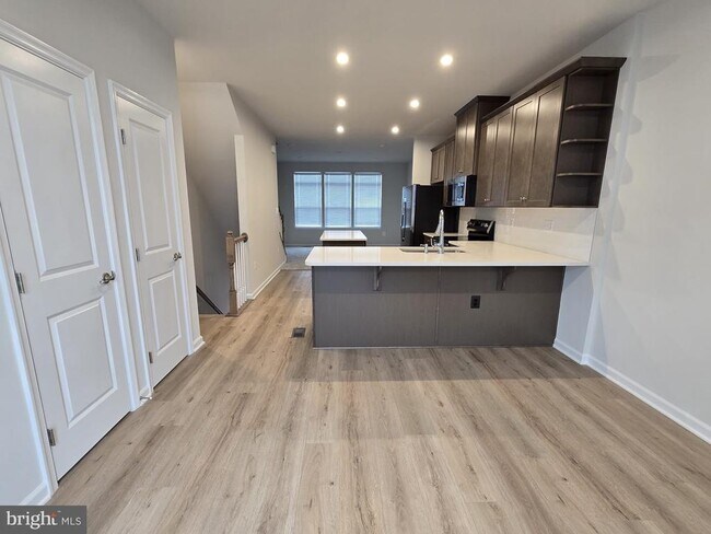 Building Photo - 4928 Dunhaven Dr