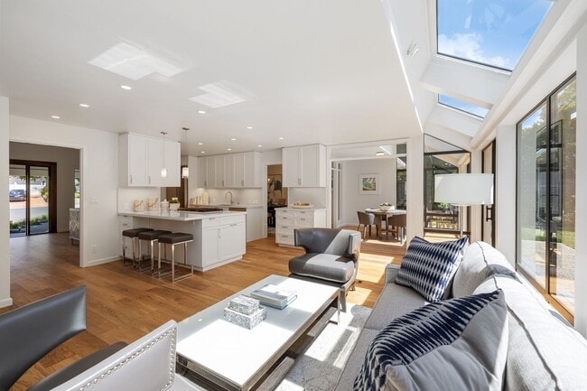 Building Photo - 4BR/2.5BA Stunning Spacious Tiburon Home! Pool! Pet Friendly!  PROGRESSIVE