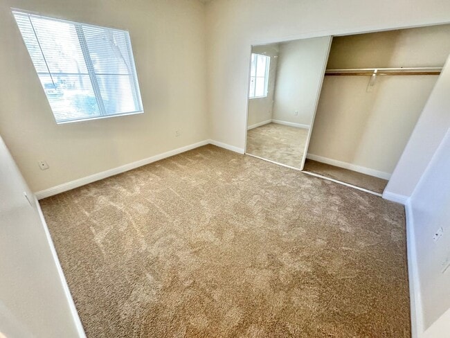 Building Photo - Inviting Condo with Open Floor Plan in Southwest Las Vegas