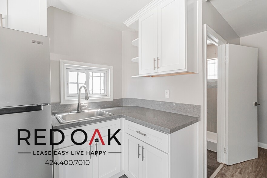 Building Photo - 810 W 42nd Pl