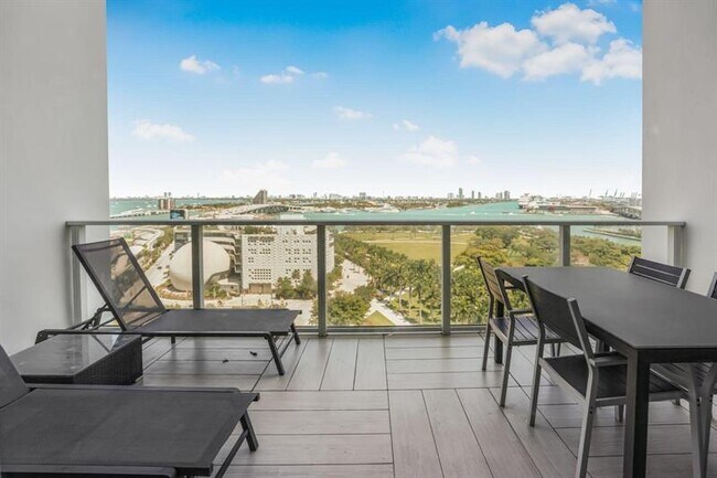Building Photo - 1040 Biscayne Blvd