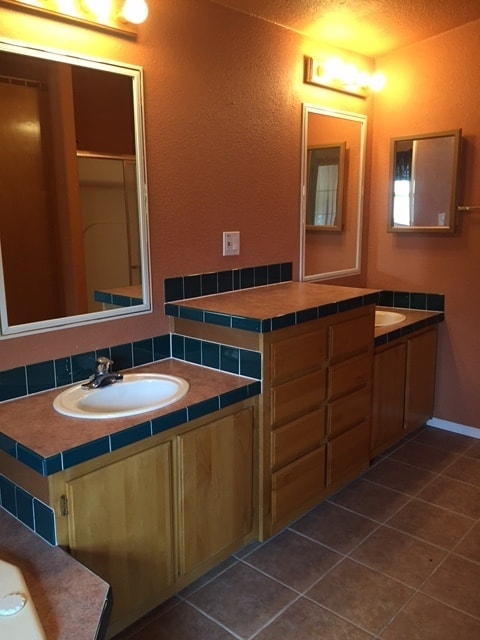 Building Photo - Beautiful 3 bedroom Overlooking River