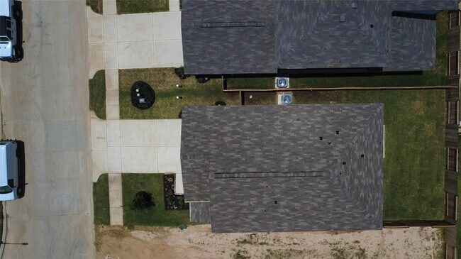 Building Photo - 7757 Bergamot Cir
