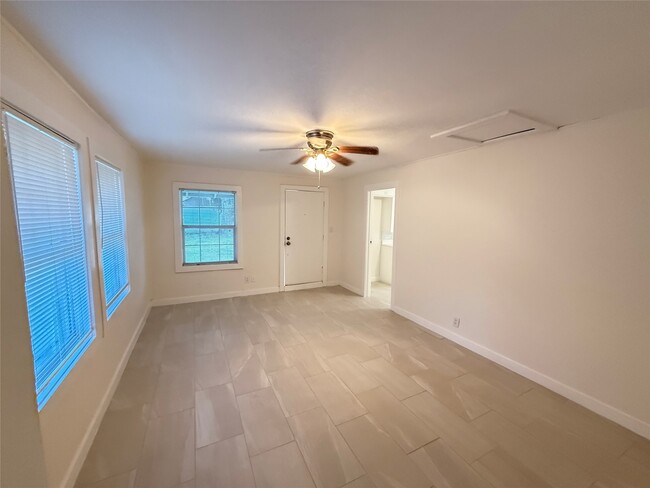 Building Photo - 17119 TX-35