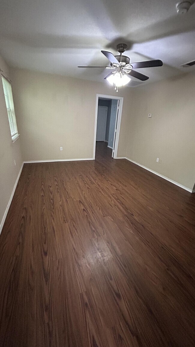 Building Photo - 310 Cooper St