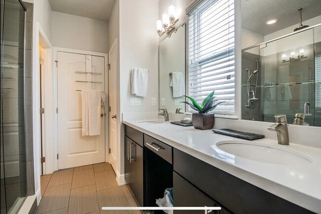 Building Photo - 7602 S Kissimmee St