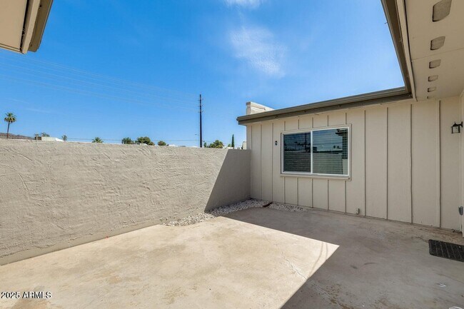 Building Photo - 5809 E Thomas Rd