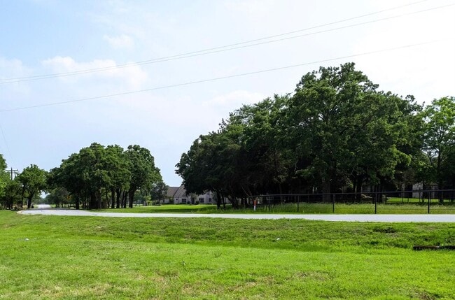 Building Photo - 3 Bed 2 Bath Home - Southlake Carroll ISD