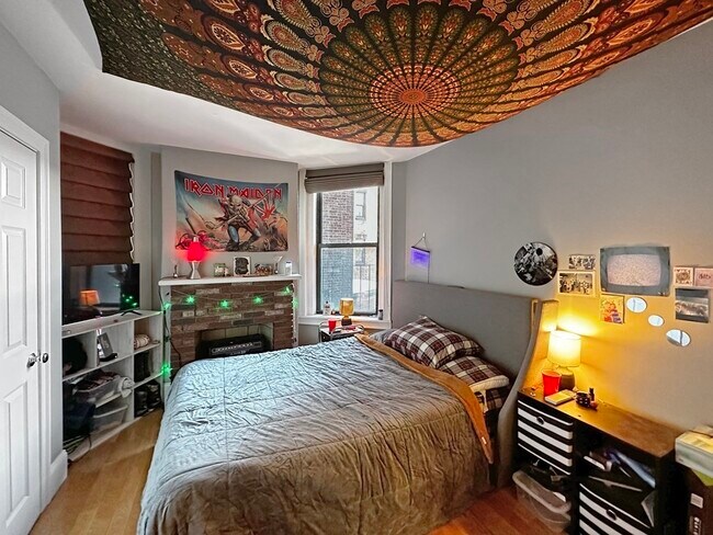 Building Photo - 493 Beacon St