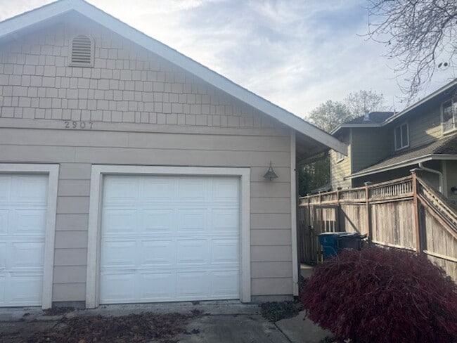 Building Photo - 2907 Janes Creek Dr