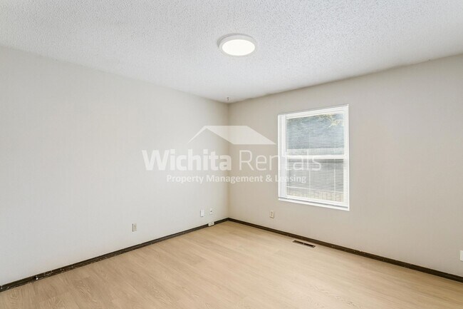 Building Photo - 2337 N Rutland Ct